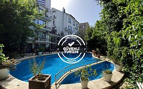 Villa Blanche Hotel Spa & Garden Pool